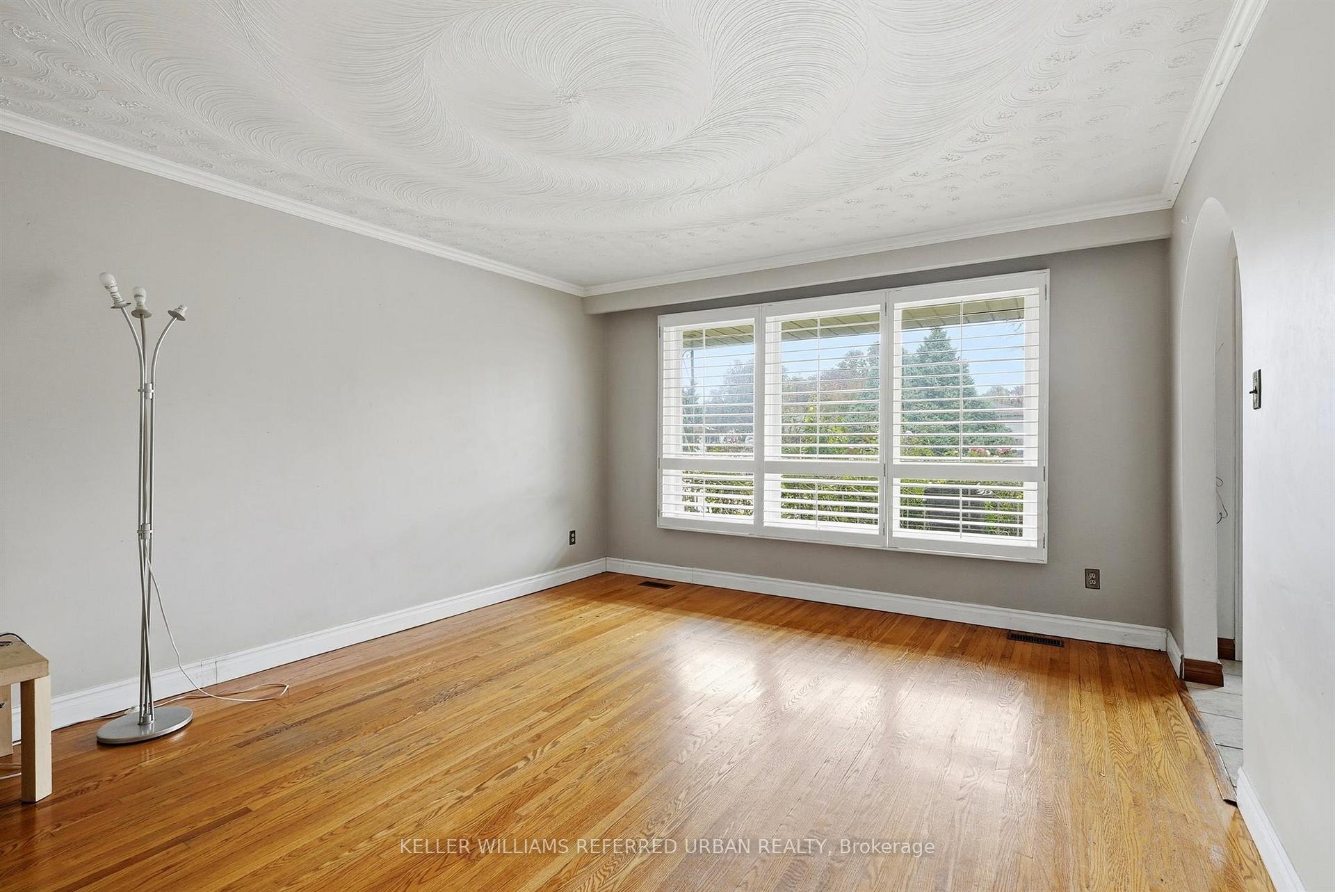 Photo 3 of 128 Hadeland Avenue, Hamilton, Fessenden — HOMEH