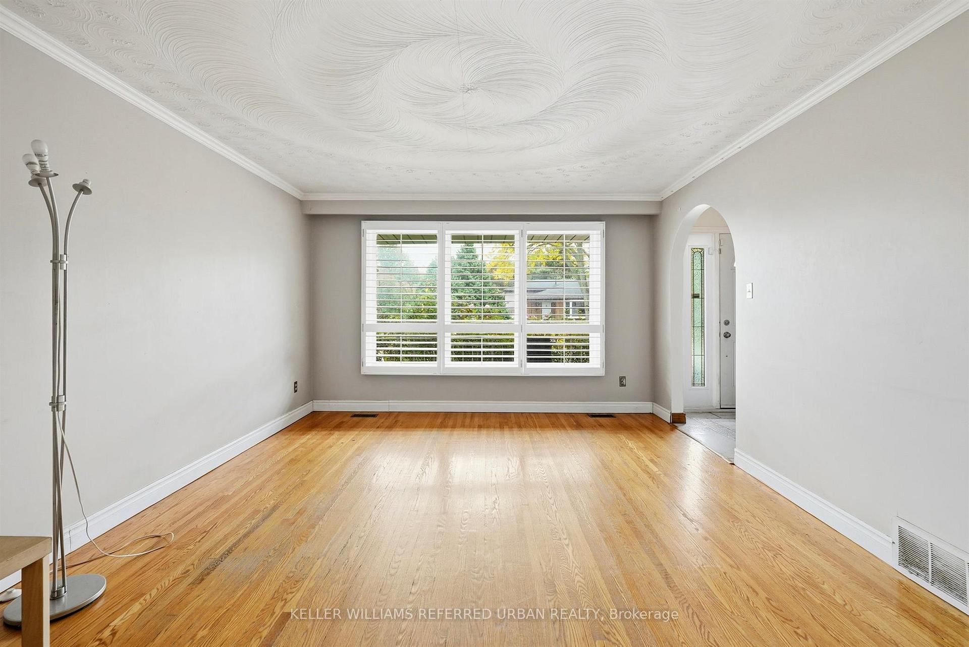 Photo 4 of 128 Hadeland Avenue, Hamilton, Fessenden — HOMEH