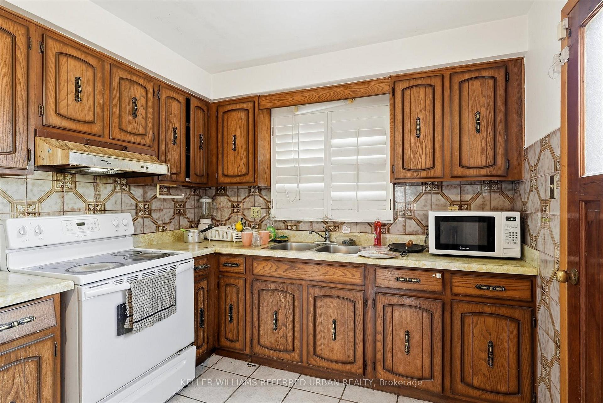 Photo 6 of 128 Hadeland Avenue, Hamilton, Fessenden — HOMEH