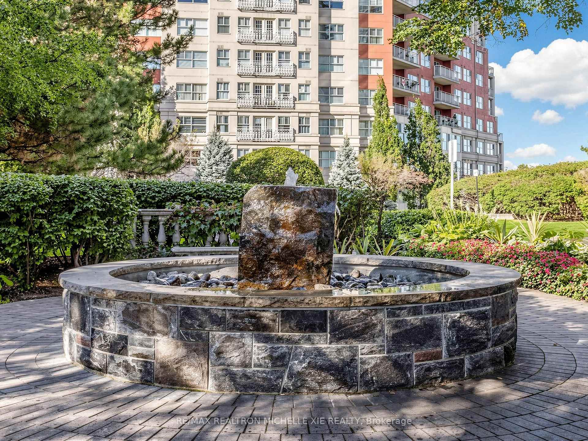 Photo 3 of Unit 411, 18 Concorde Place, North York, Banbury-Don Mills — HOMEH