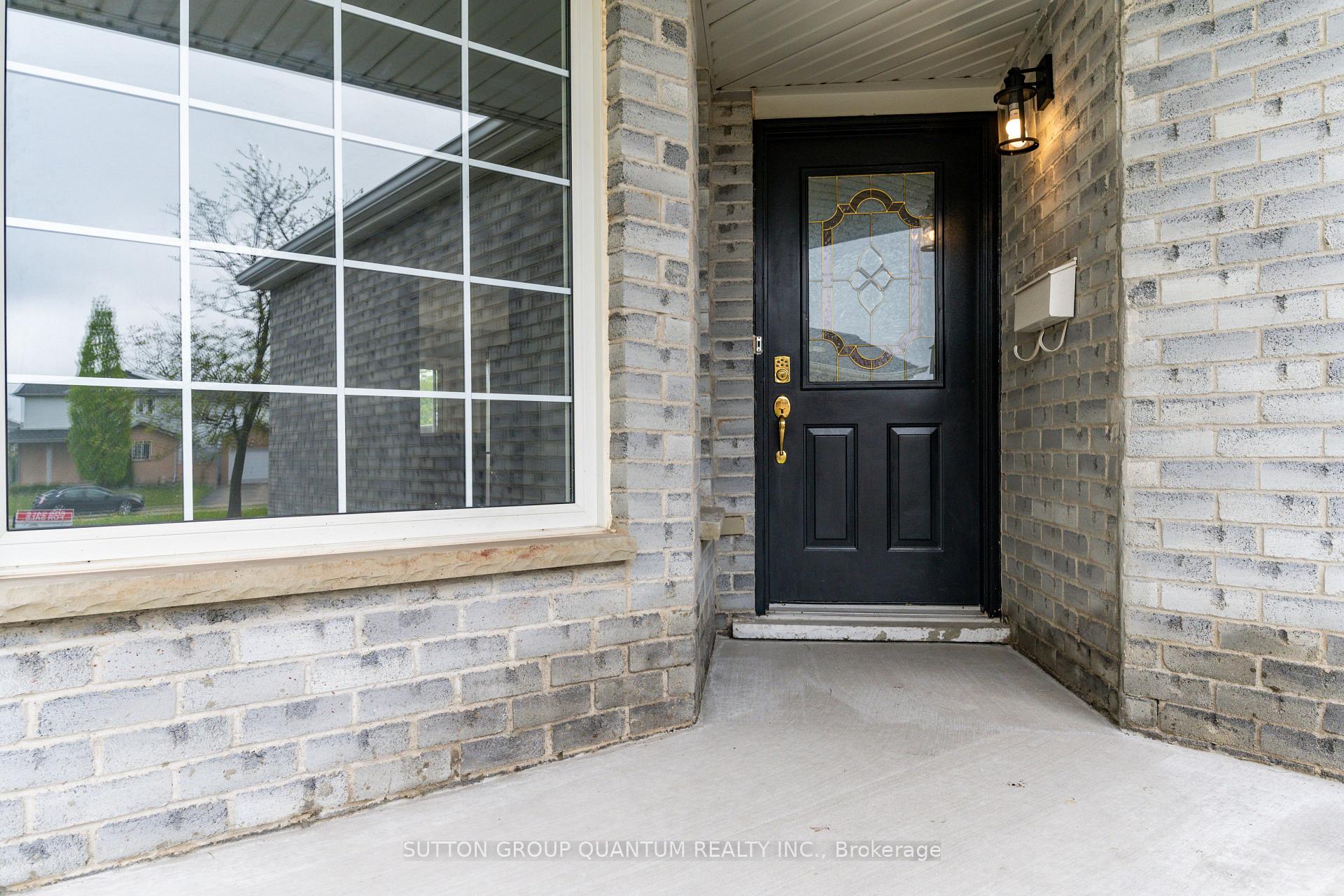 Photo 3 of Unit Upper, 48 White Sands Court, Kitchener, Laurentian Hills/Country Hills W — HOMEH