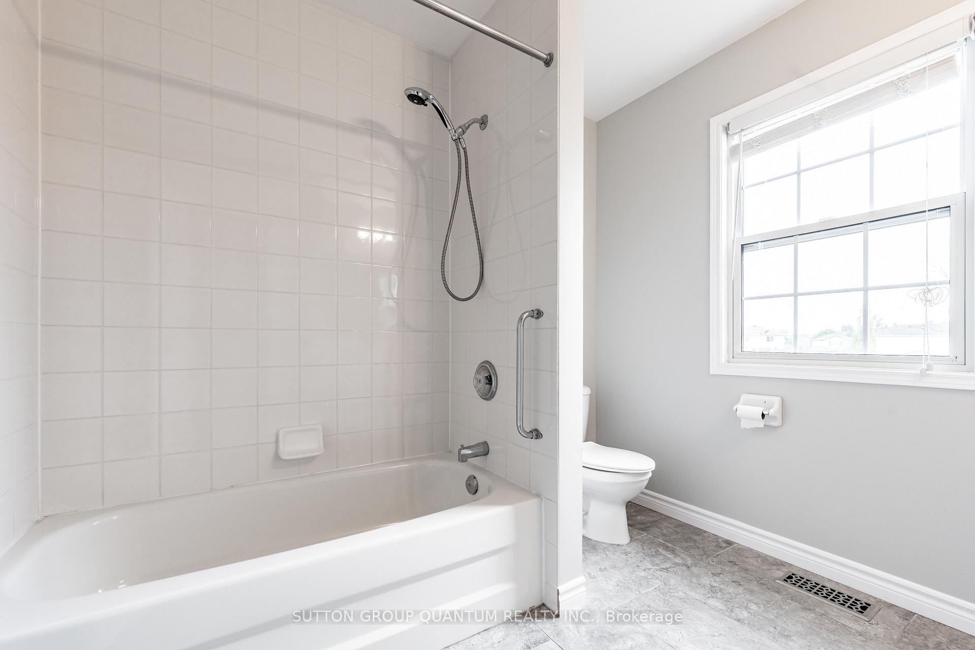 Photo 23 of Unit Upper, 48 White Sands Court, Kitchener, Laurentian Hills/Country Hills W — HOMEH