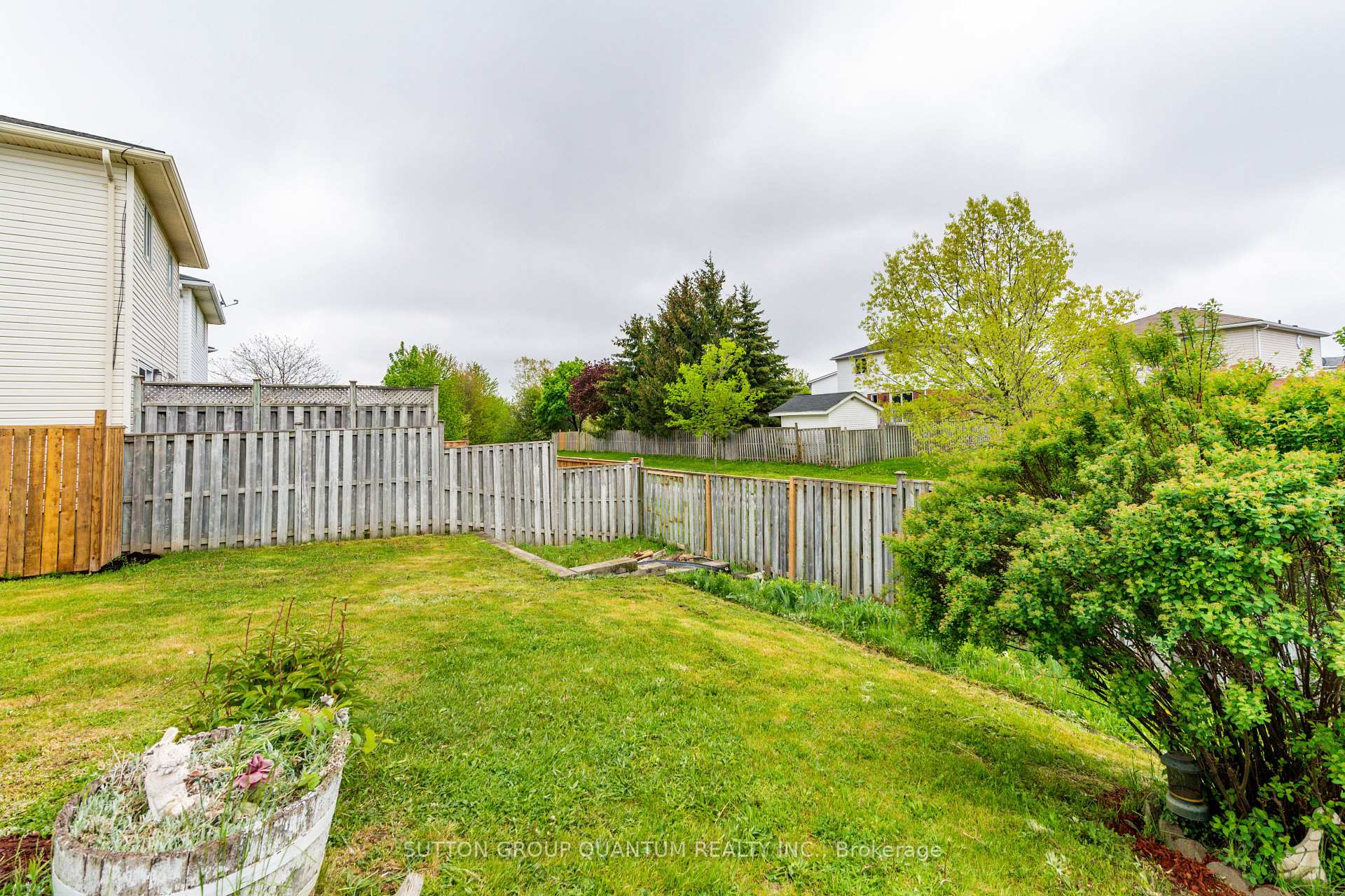 Photo 30 of Unit Upper, 48 White Sands Court, Kitchener, Laurentian Hills/Country Hills W — HOMEH