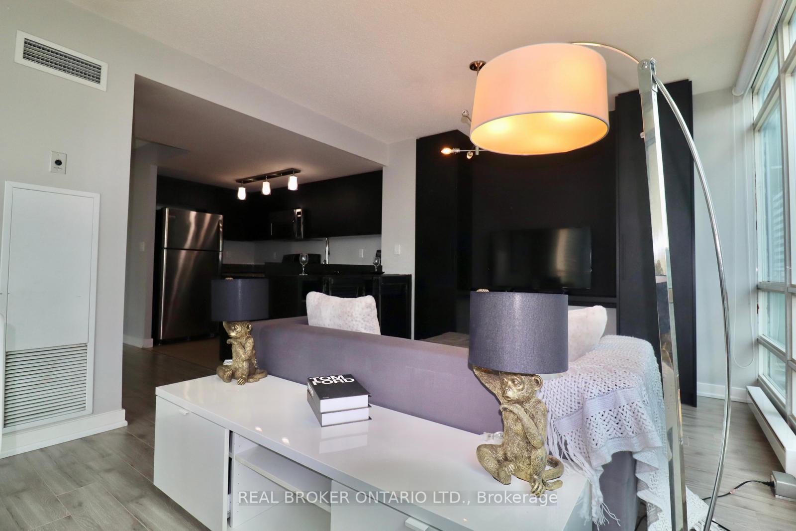 Photo 3 of Unit 1902, 381 Front Street, Toronto, Waterfront Communities — HOMEH