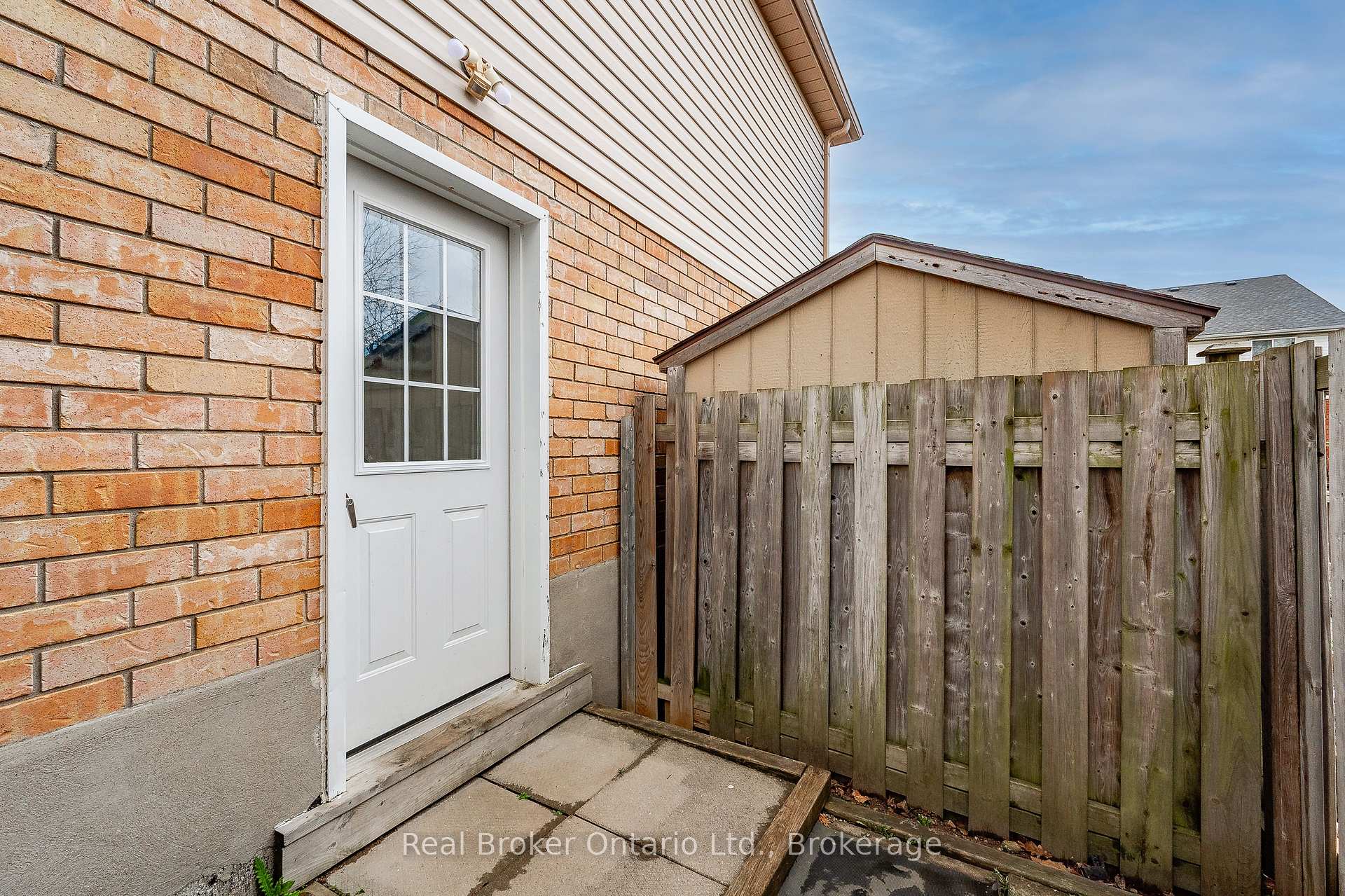 Photo 3 of Unit B, 14 Southcreek Trail, Guelph, Kortright West — HOMEH