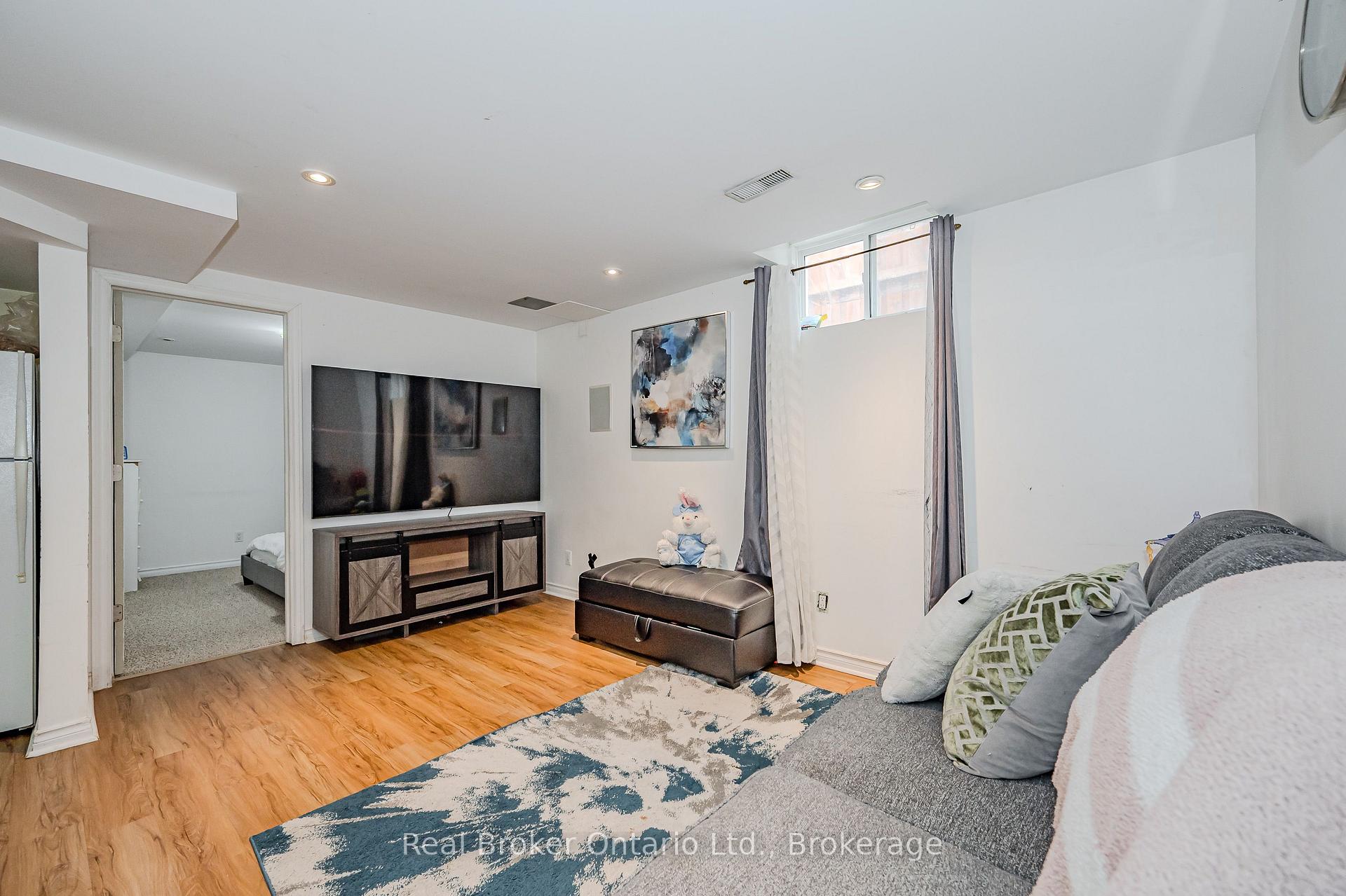 Photo 5 of Unit B, 14 Southcreek Trail, Guelph, Kortright West — HOMEH