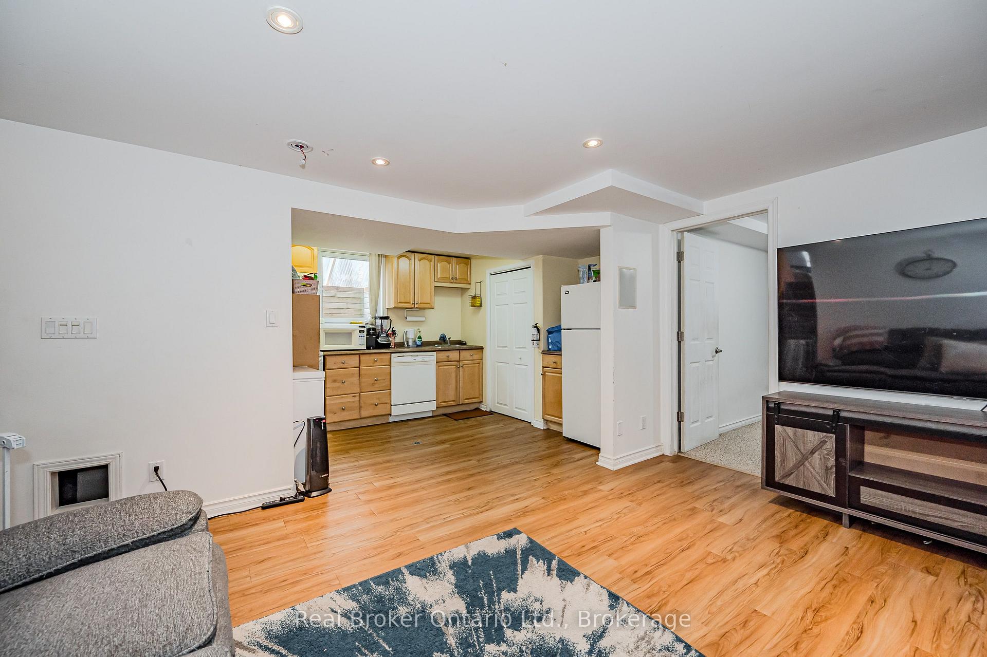Photo 6 of Unit B, 14 Southcreek Trail, Guelph, Kortright West — HOMEH