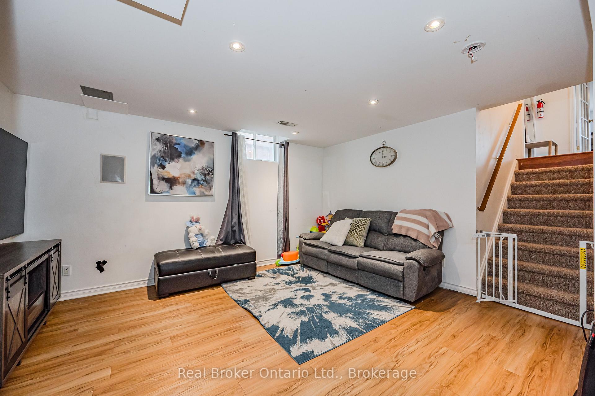 Photo 7 of Unit B, 14 Southcreek Trail, Guelph, Kortright West — HOMEH