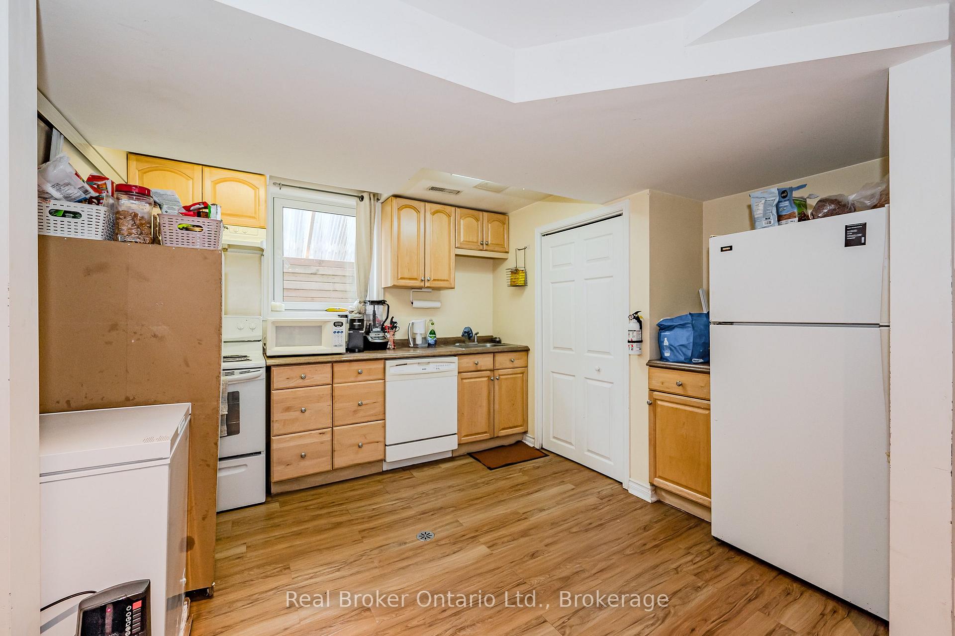 Photo 9 of Unit B, 14 Southcreek Trail, Guelph, Kortright West — HOMEH