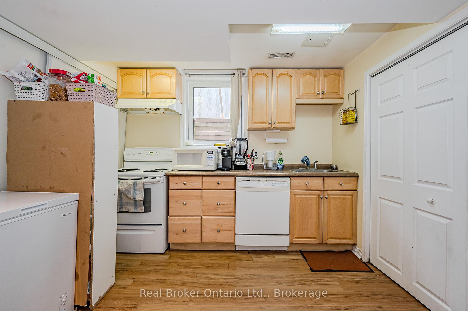 Photo 10 of Unit B, 14 Southcreek Trail, Guelph, Kortright West — HOMEH