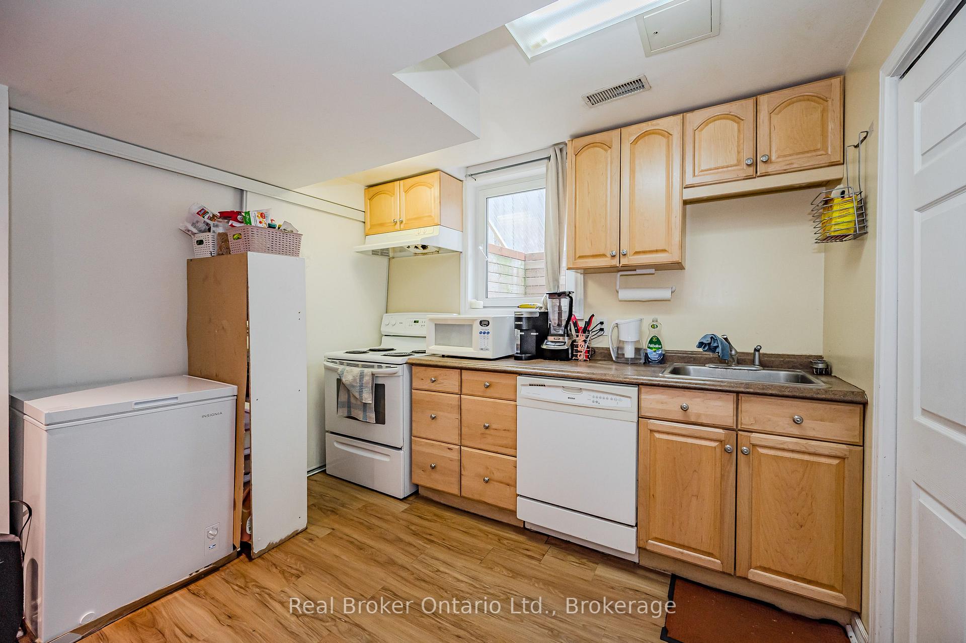 Photo 11 of Unit B, 14 Southcreek Trail, Guelph, Kortright West — HOMEH