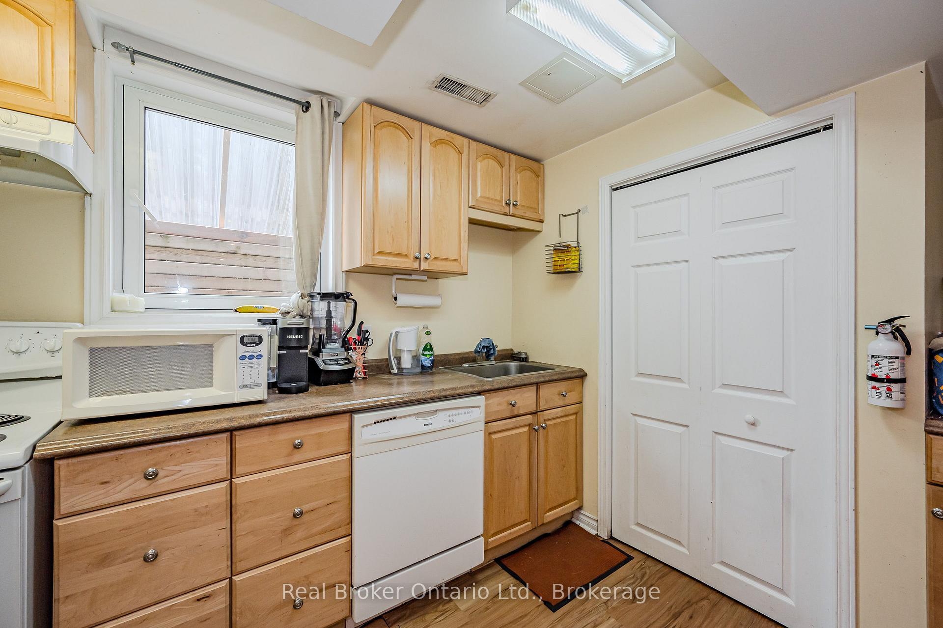 Photo 12 of Unit B, 14 Southcreek Trail, Guelph, Kortright West — HOMEH