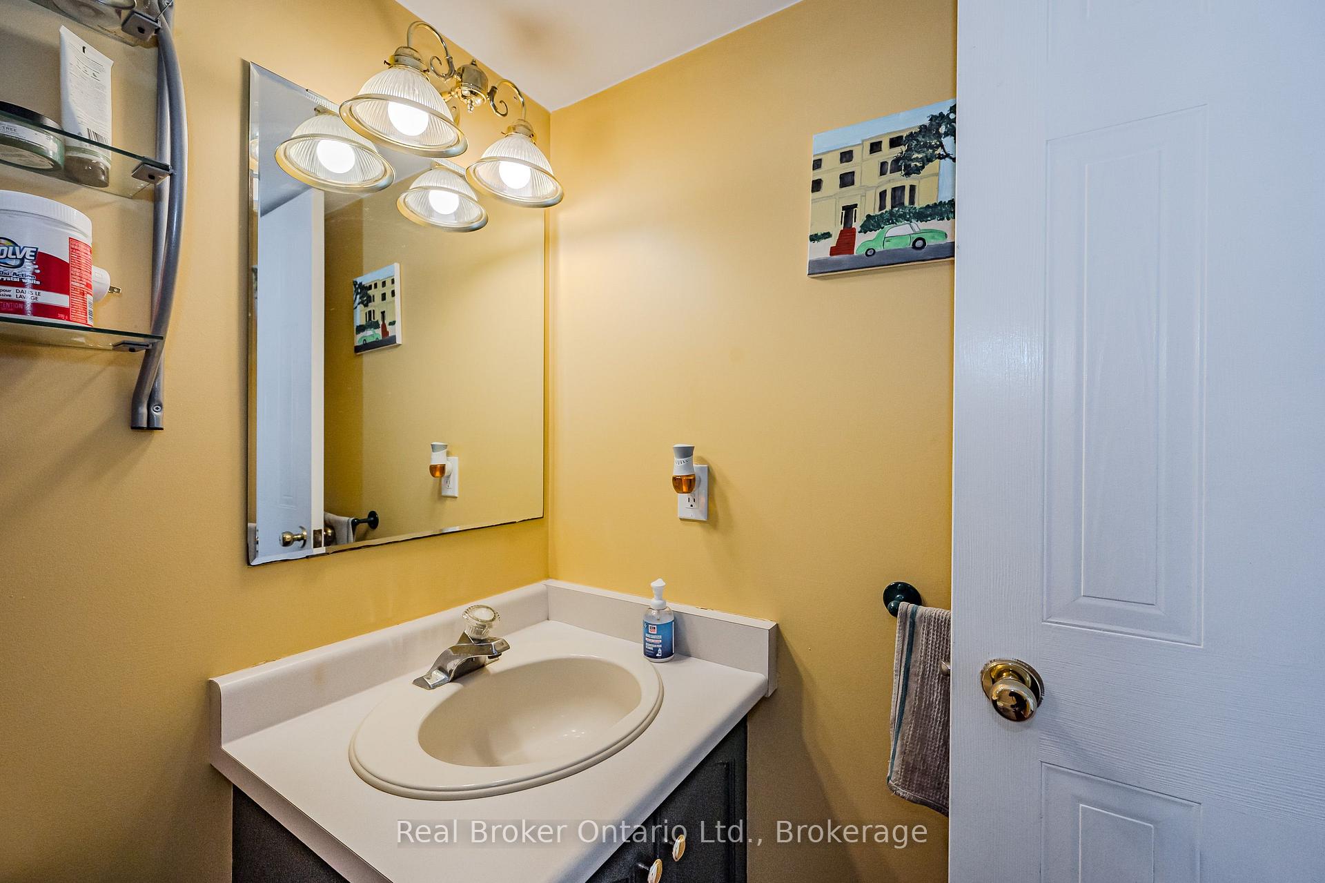 Photo 17 of Unit B, 14 Southcreek Trail, Guelph, Kortright West — HOMEH