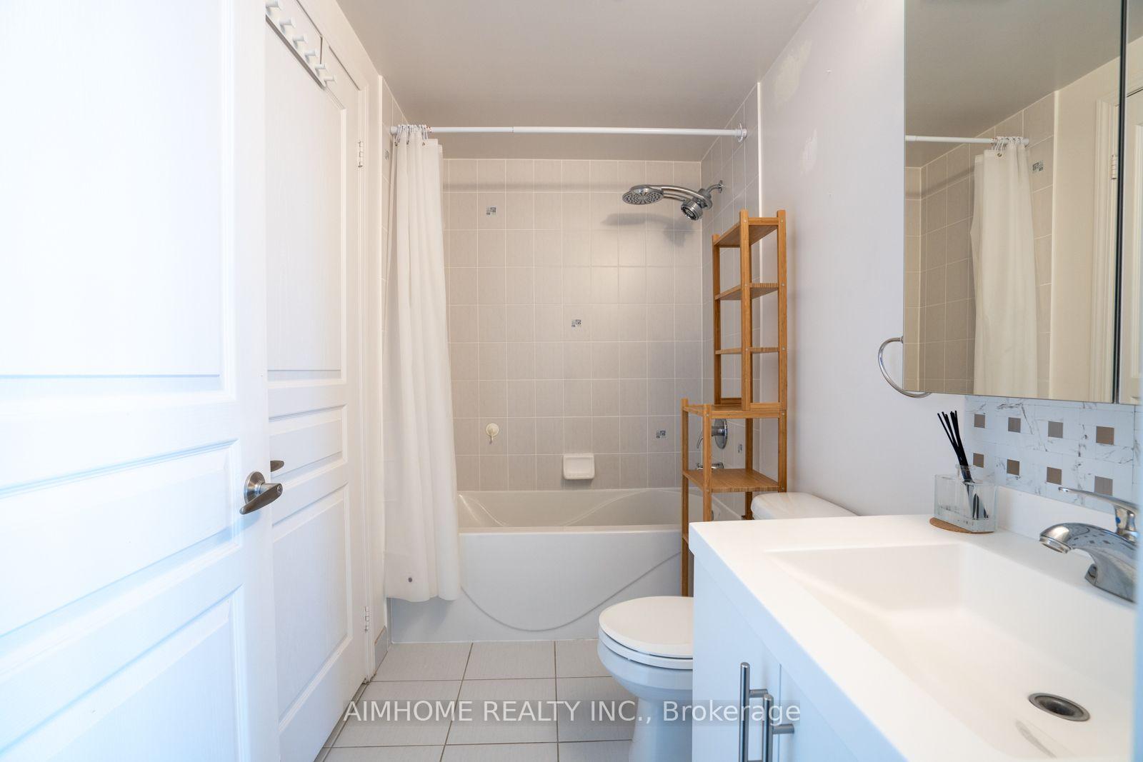 Photo 10 of Unit 3202, 2240 Lakeshore Boulevard W, Etobicoke, Mimico — HOMEH