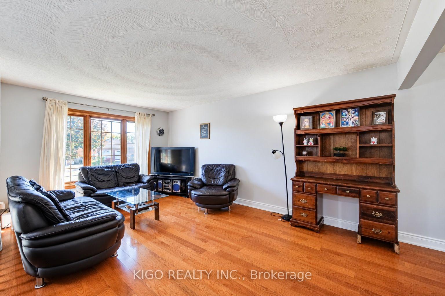 Photo 10 of 172 Taylor Avenue, Cambridge, Christopher-Champlain — HOMEH