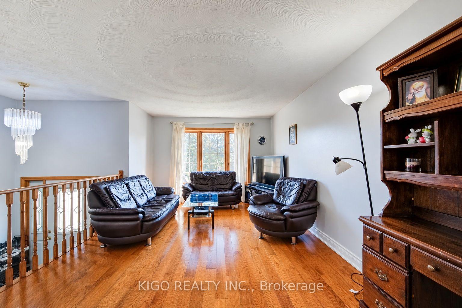 Photo 11 of 172 Taylor Avenue, Cambridge, Christopher-Champlain — HOMEH