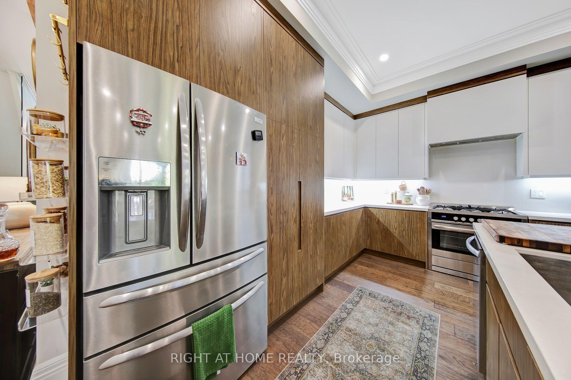 Photo 12 of 1017 Lorne Park Road, Mississauga, Lorne Park — HOMEH