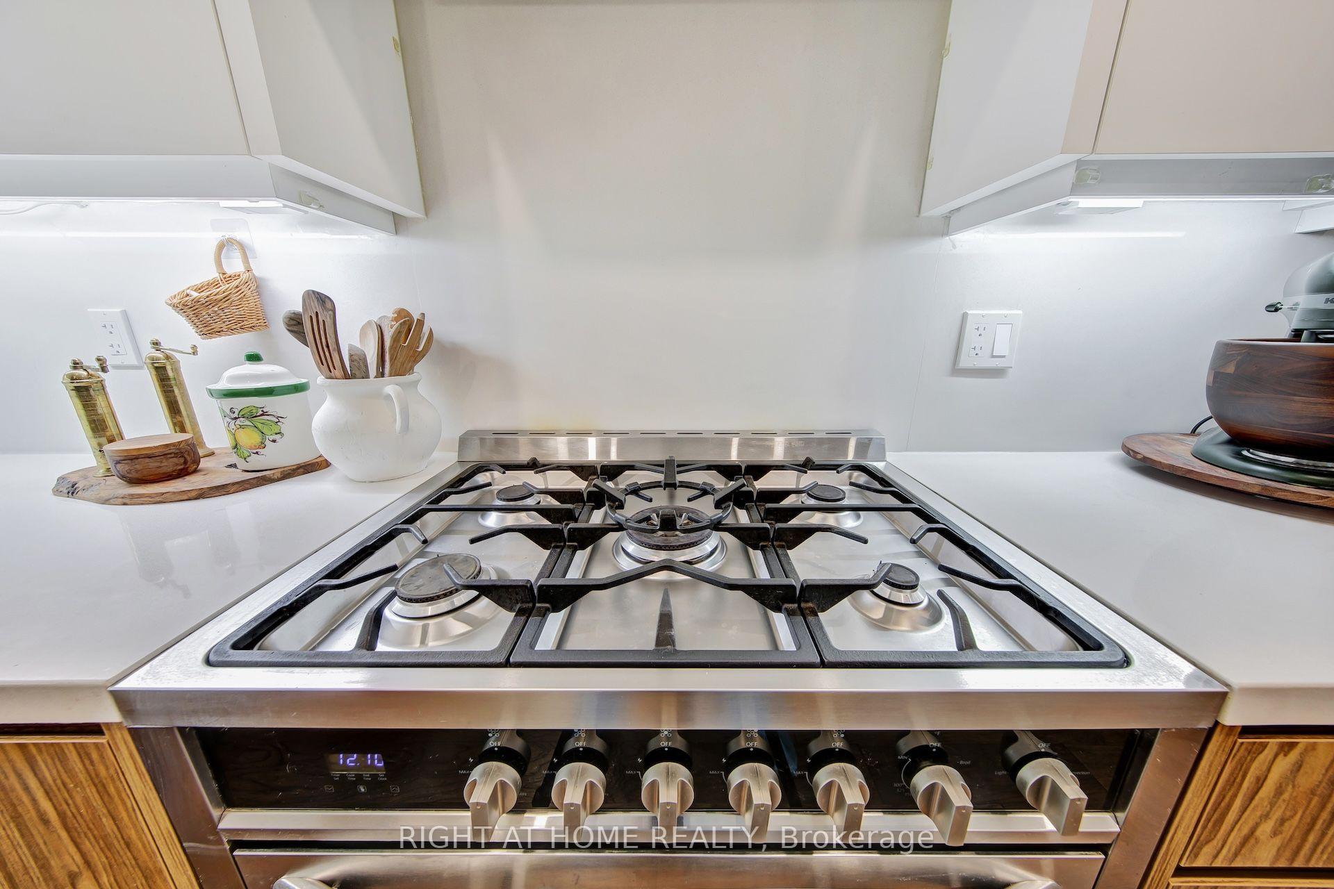 Photo 13 of 1017 Lorne Park Road, Mississauga, Lorne Park — HOMEH