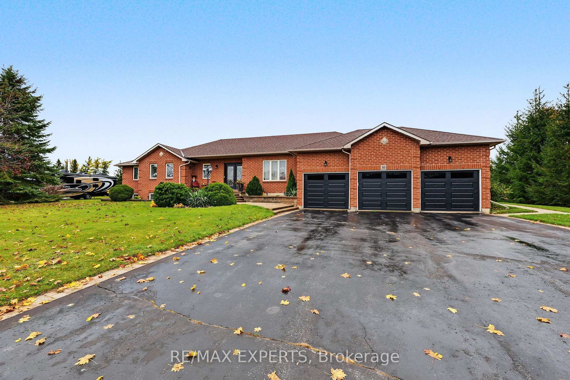 Photo 3 of 10 Limosano Street, Scugog, Rural Scugog — HOMEH