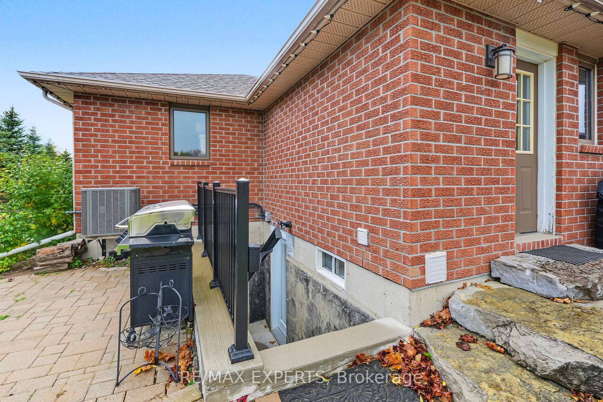 Photo 39 of 10 Limosano Street, Scugog, Rural Scugog — HOMEH