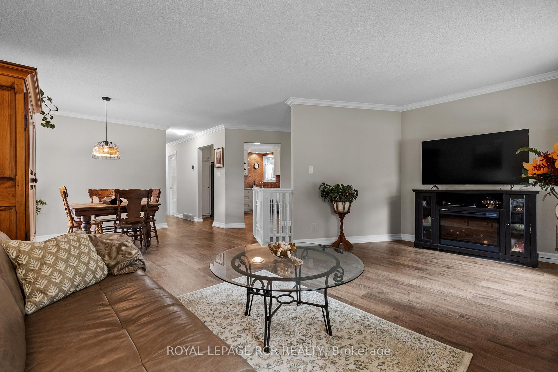 Photo 10 of 56 Wilson Crescent, Centre Wellington, Elora/Salem — HOMEH