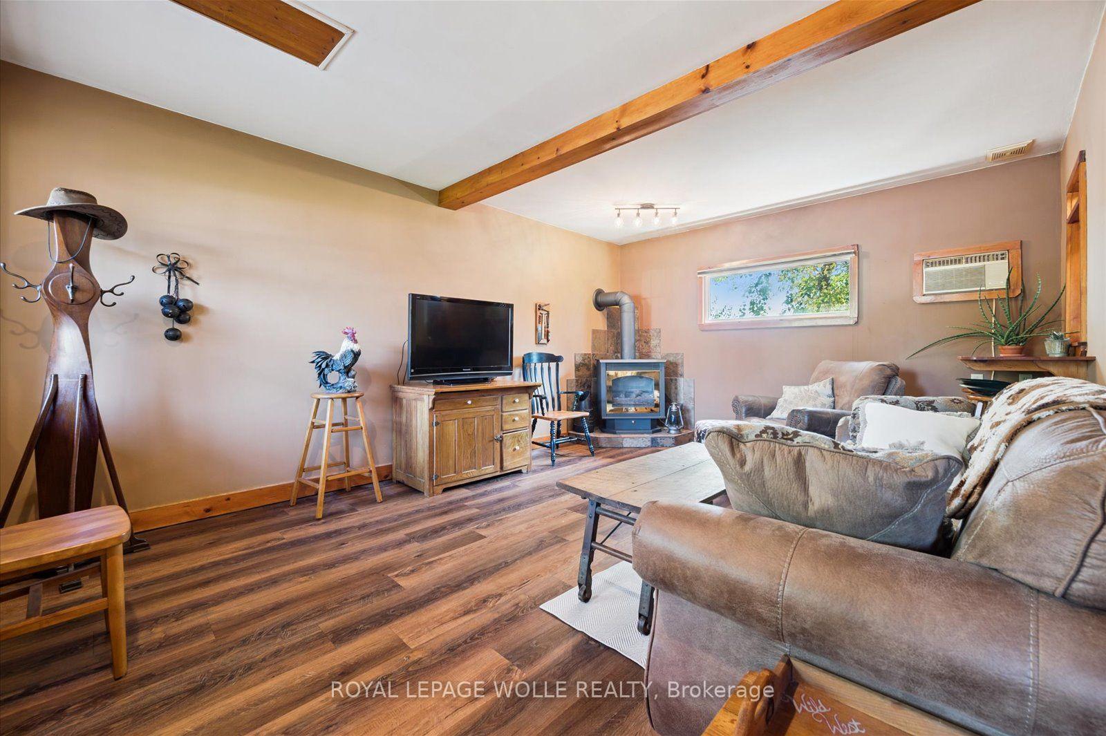 Photo 6 of 465 Karn Street, Kitchener, Victoria Hills — HOMEH