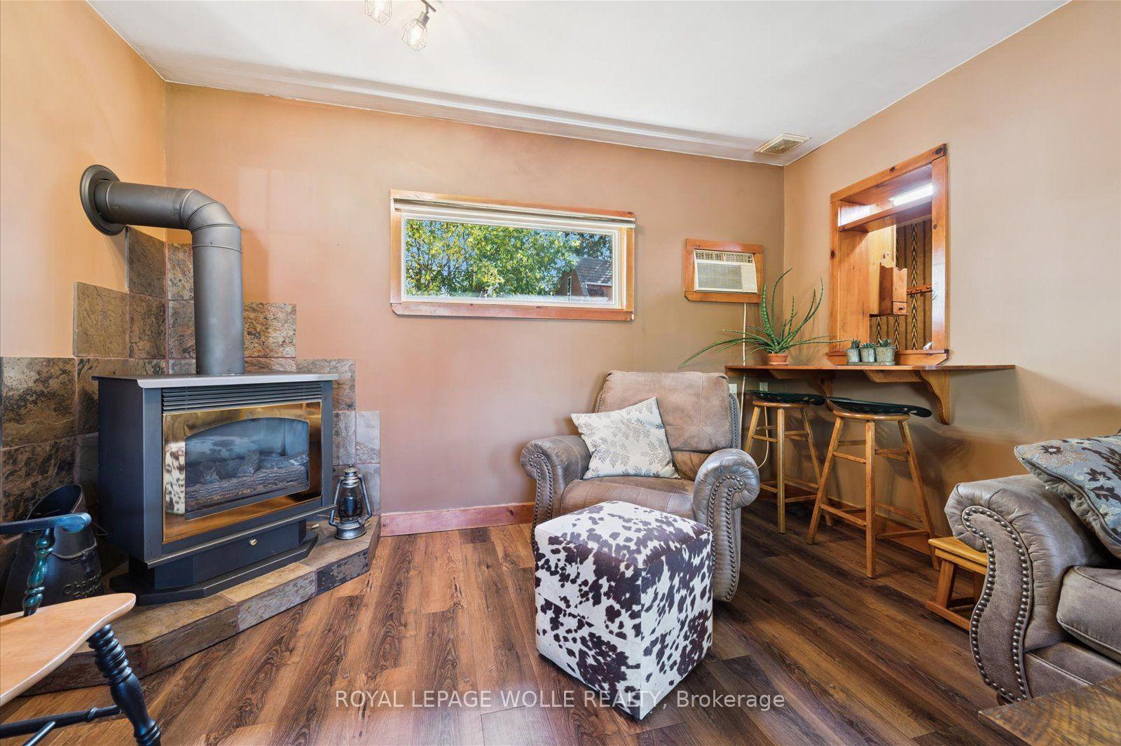 Photo 8 of 465 Karn Street, Kitchener, Victoria Hills — HOMEH