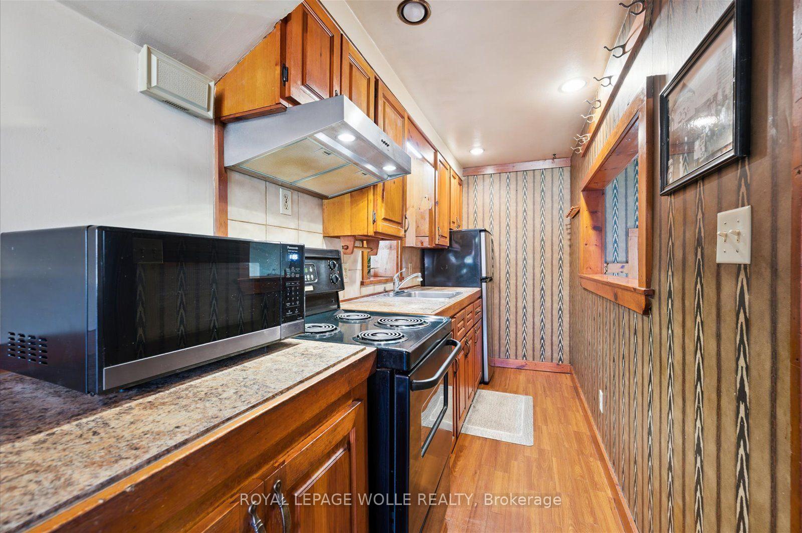 Photo 15 of 465 Karn Street, Kitchener, Victoria Hills — HOMEH