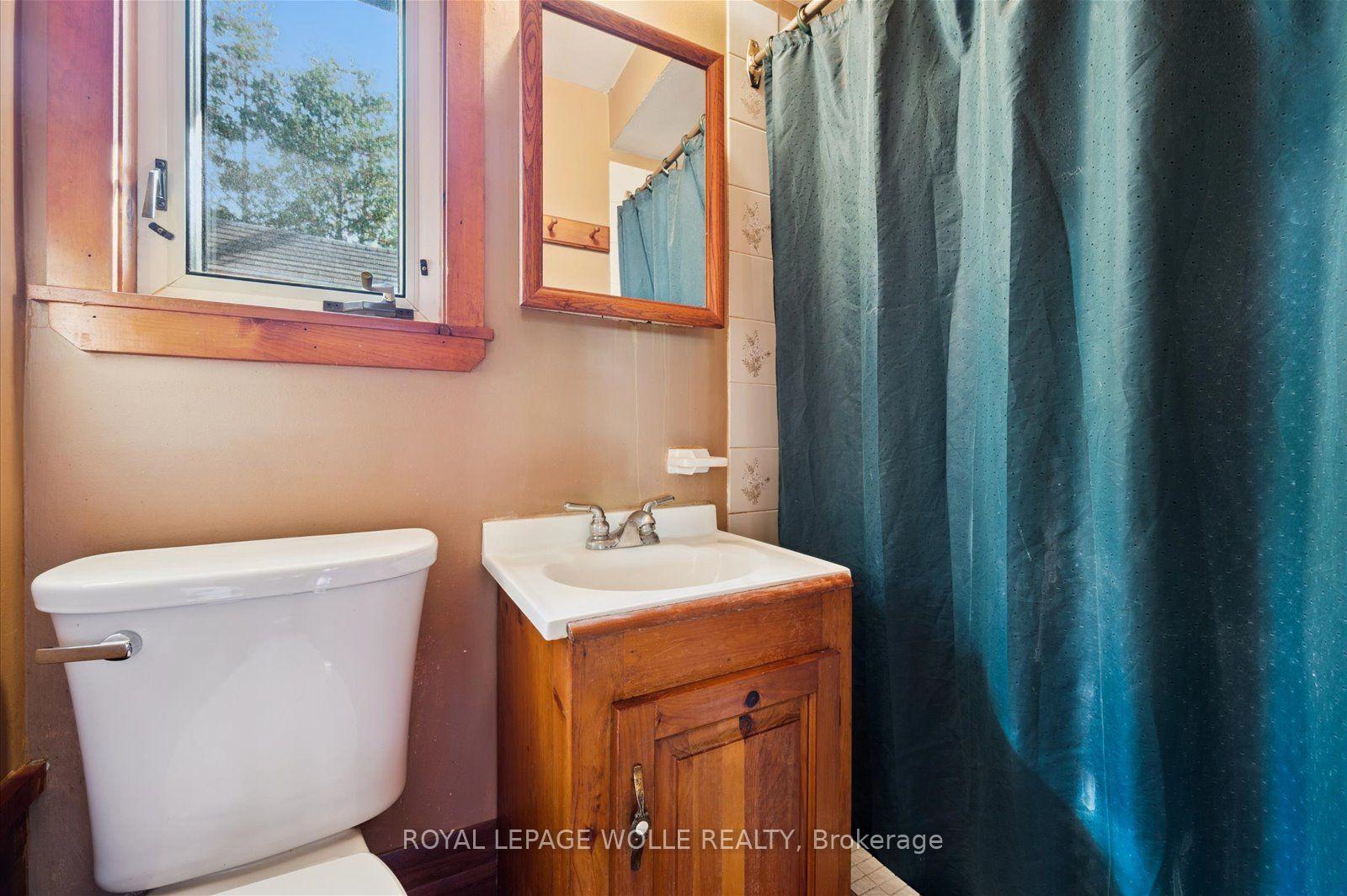 Photo 18 of 465 Karn Street, Kitchener, Victoria Hills — HOMEH