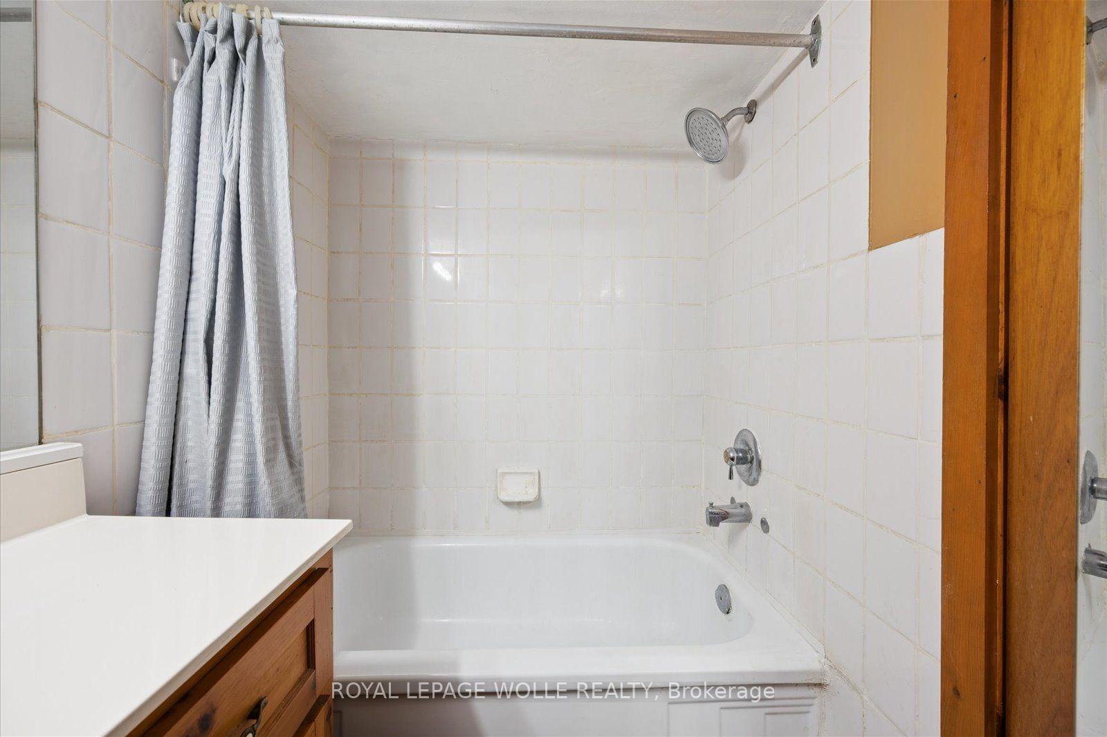 Photo 27 of 465 Karn Street, Kitchener, Victoria Hills — HOMEH