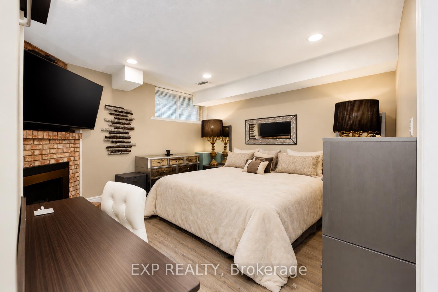 Photo 11 of Unit Main, 321 Mutual Street, Toronto, Church-Yonge Corridor — HOMEH