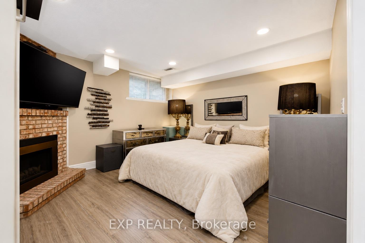 Photo 14 of Unit Main, 321 Mutual Street, Toronto, Church-Yonge Corridor — HOMEH