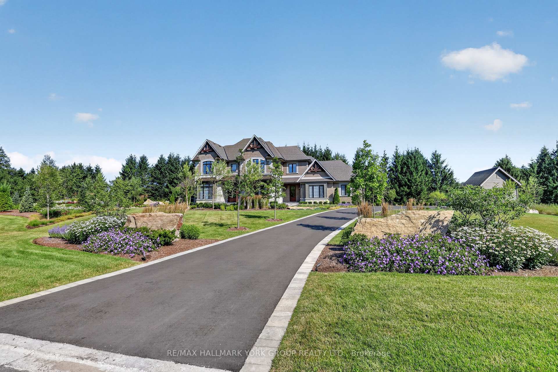 Photo 2 of 13 Newton Reed Crescent, Uxbridge, Rural Uxbridge — HOMEH