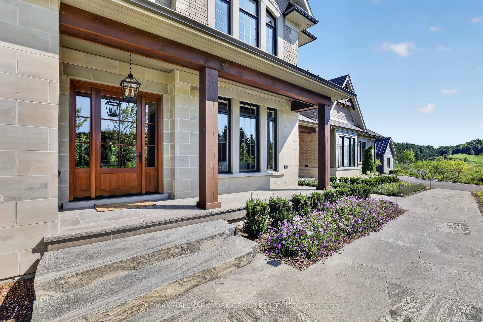 Photo 4 of 13 Newton Reed Crescent, Uxbridge, Rural Uxbridge — HOMEH