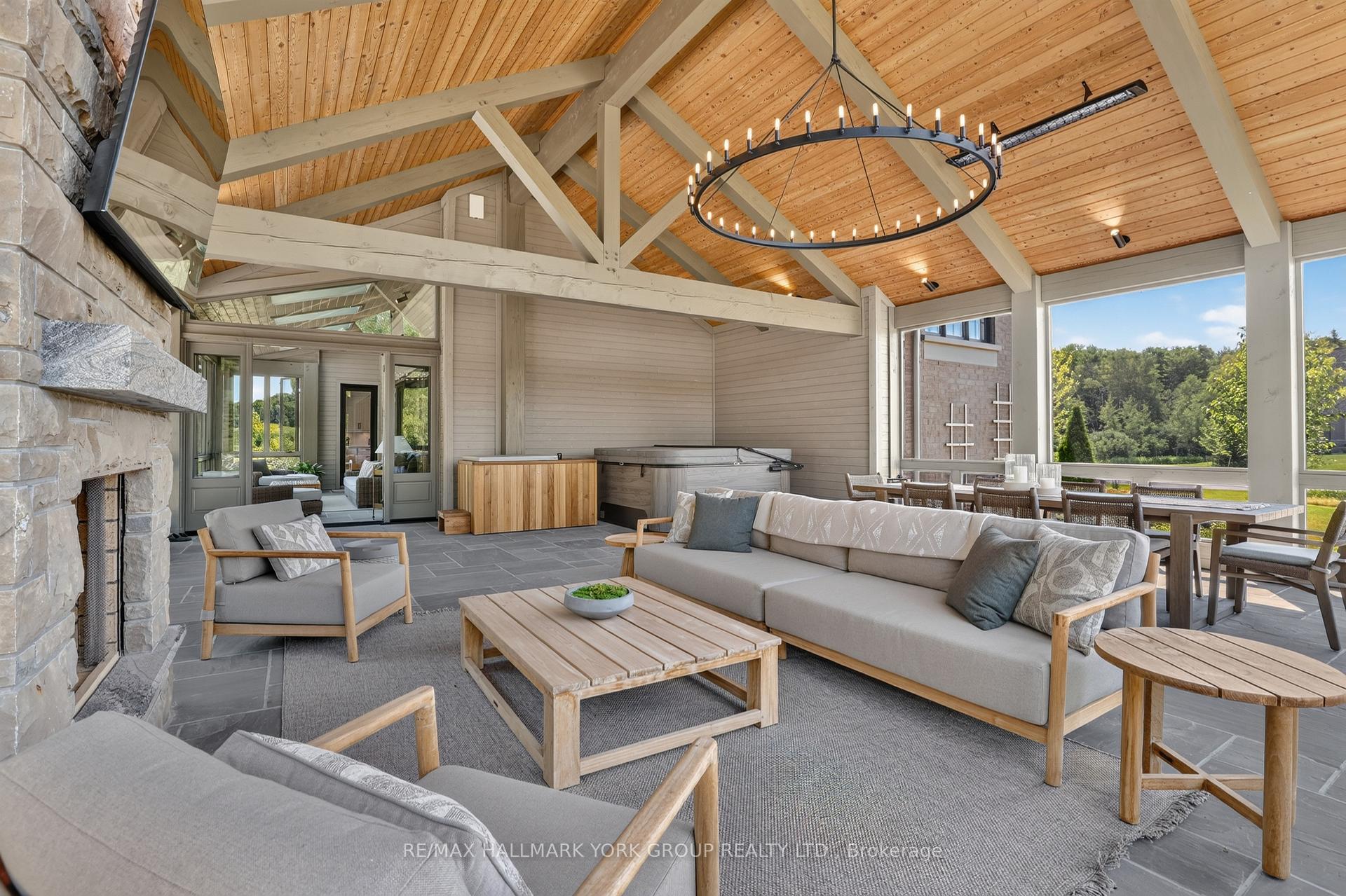 Photo 10 of 13 Newton Reed Crescent, Uxbridge, Rural Uxbridge — HOMEH