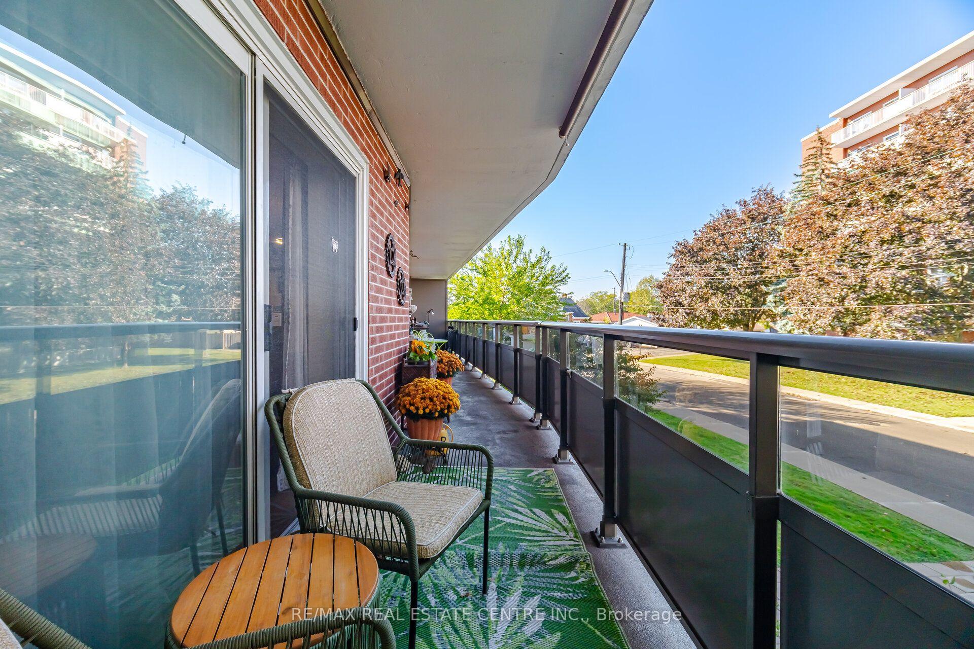 Photo 3 of Unit 204, 11 Woodman Drive S, Hamilton, Corman — HOMEH