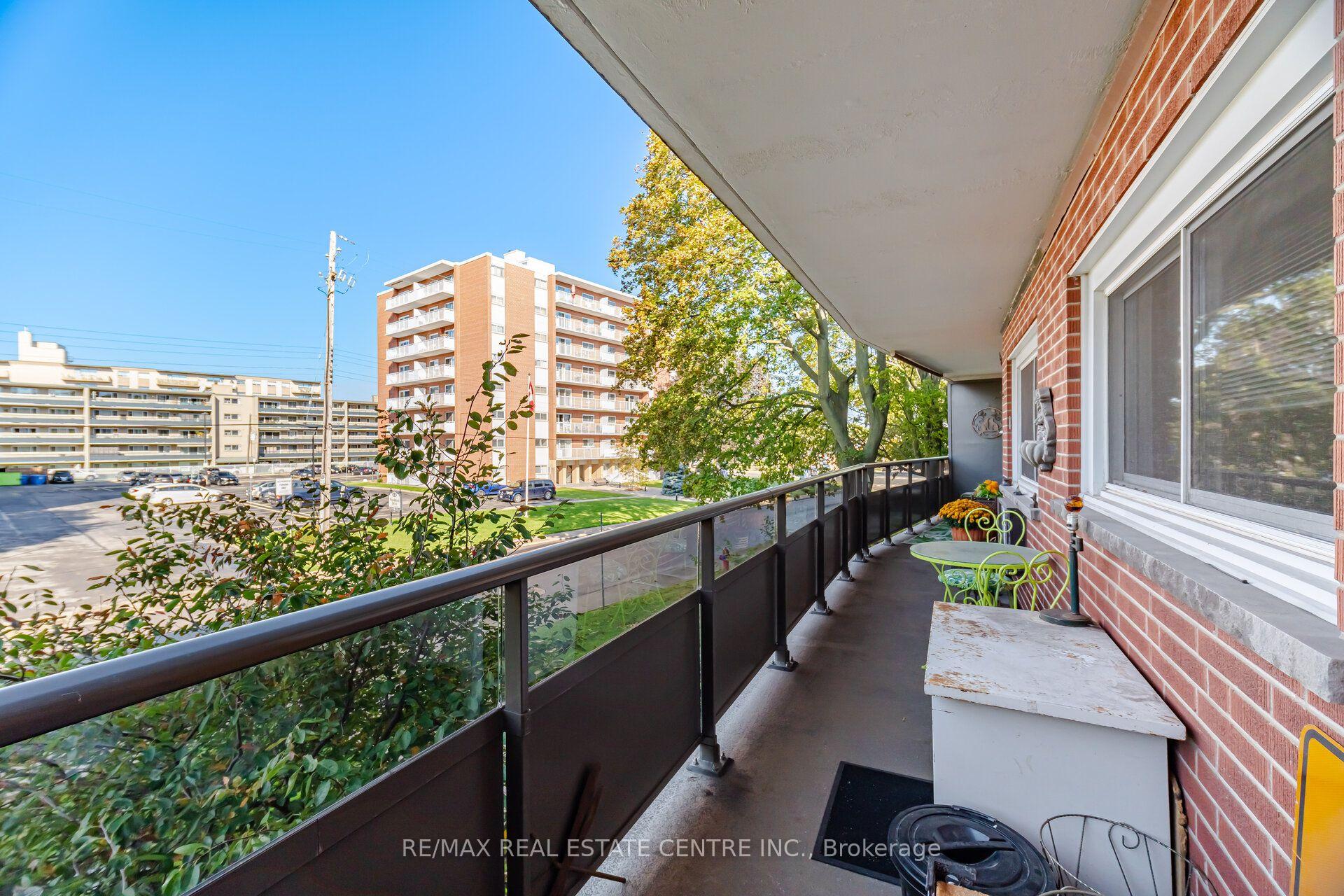Photo 5 of Unit 204, 11 Woodman Drive S, Hamilton, Corman — HOMEH
