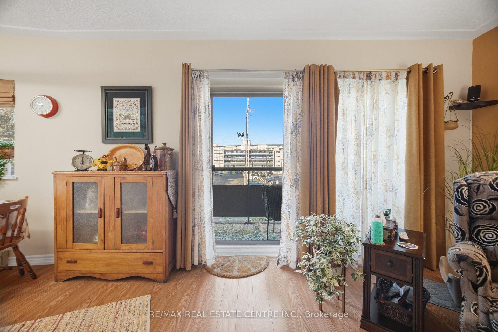 Photo 10 of Unit 204, 11 Woodman Drive S, Hamilton, Corman — HOMEH