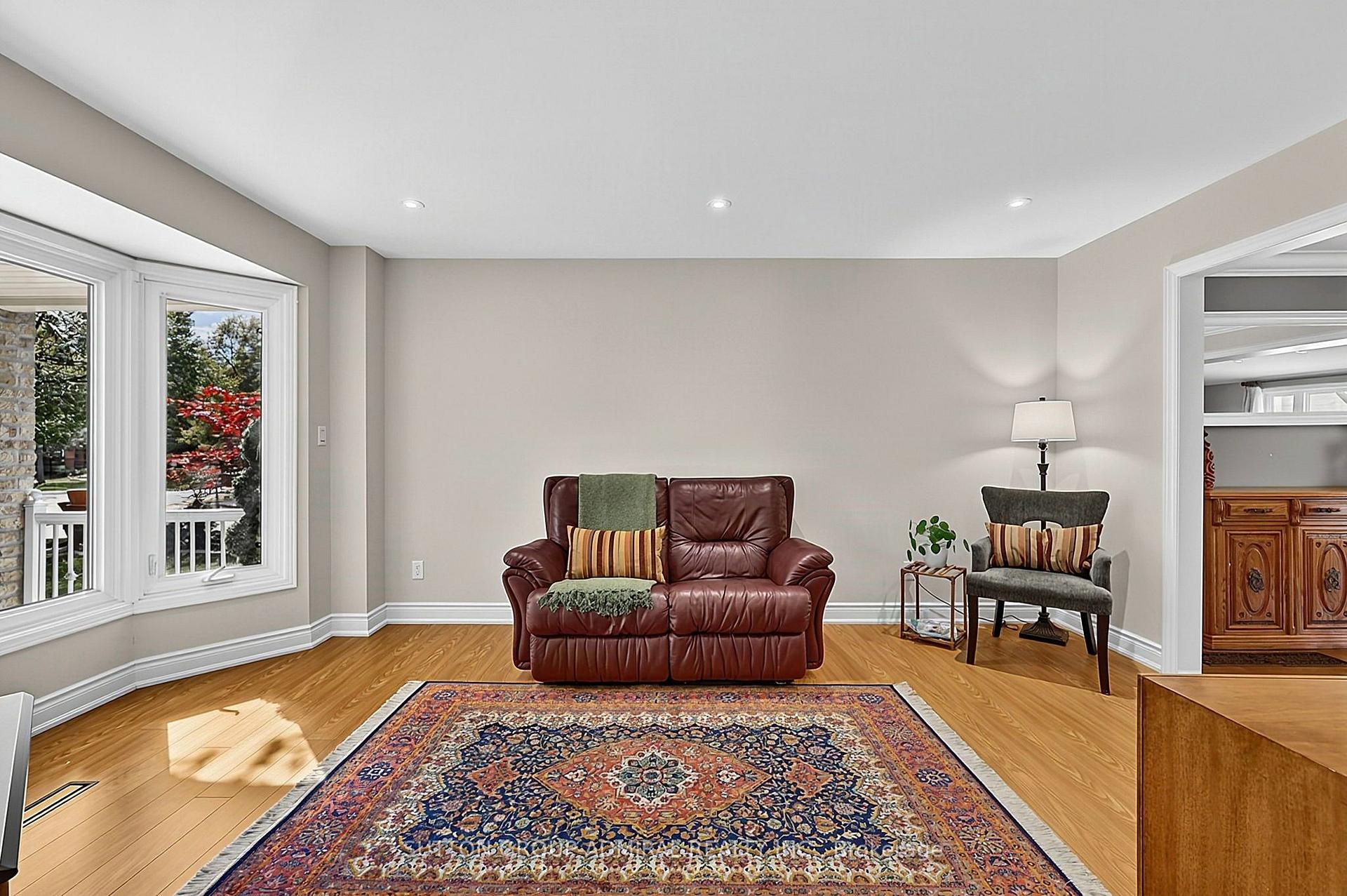 Photo 8 of 20 Goodfellow Crescent, Caledon, Bolton North — HOMEH
