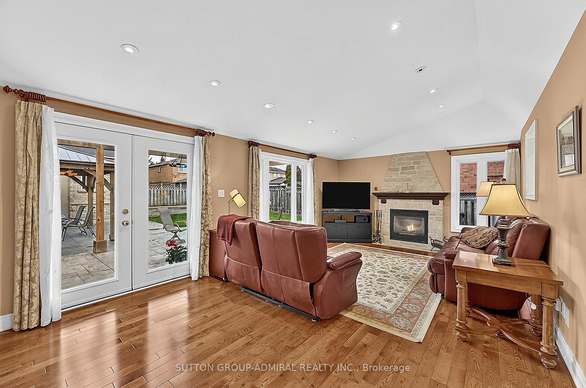 Photo 16 of 20 Goodfellow Crescent, Caledon, Bolton North — HOMEH