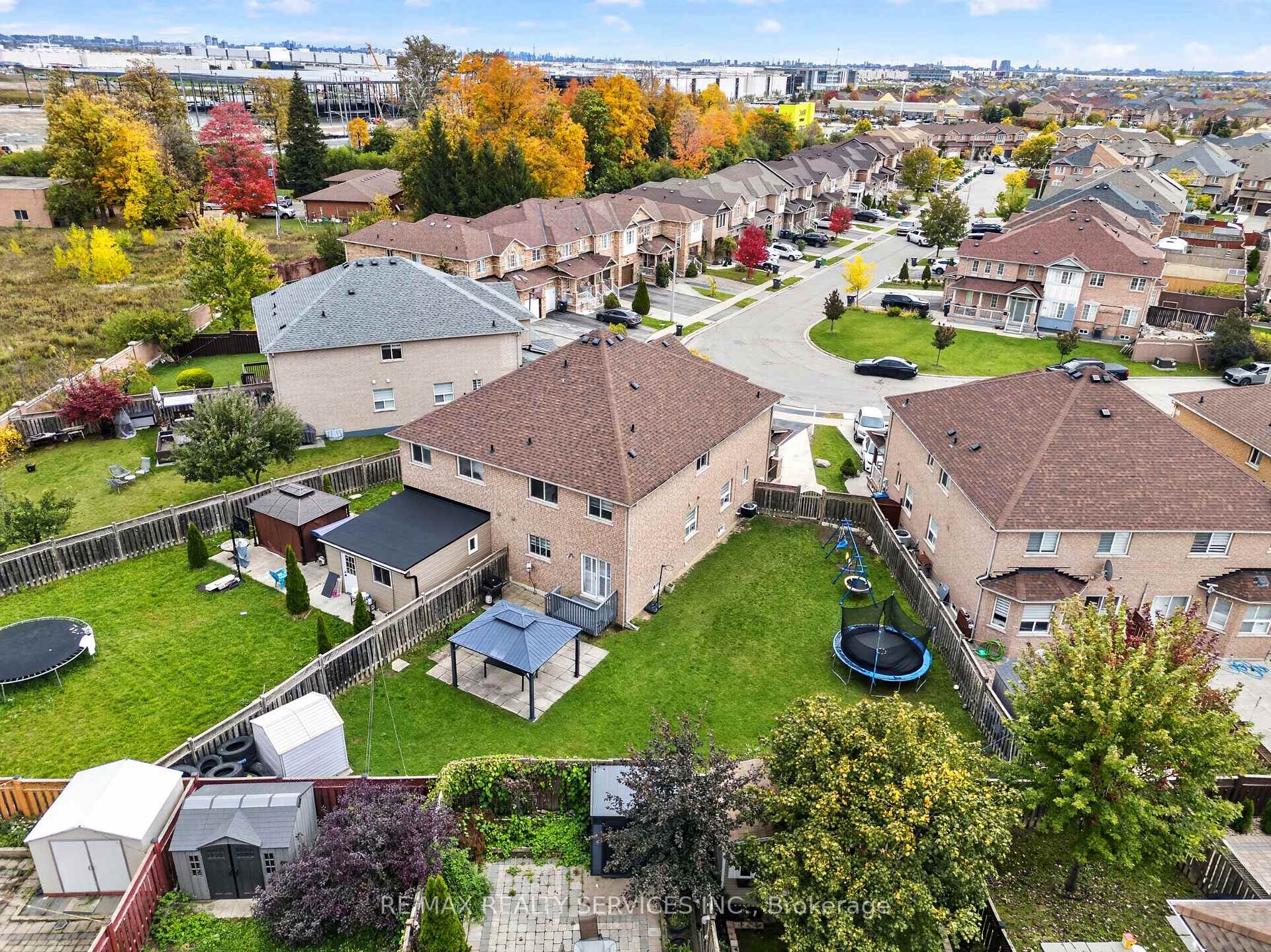 Photo 5 of 115 Passfield Trail, Brampton, Bram East — HOMEH