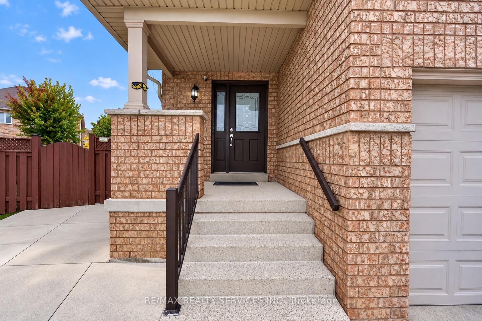 Photo 8 of 115 Passfield Trail, Brampton, Bram East — HOMEH
