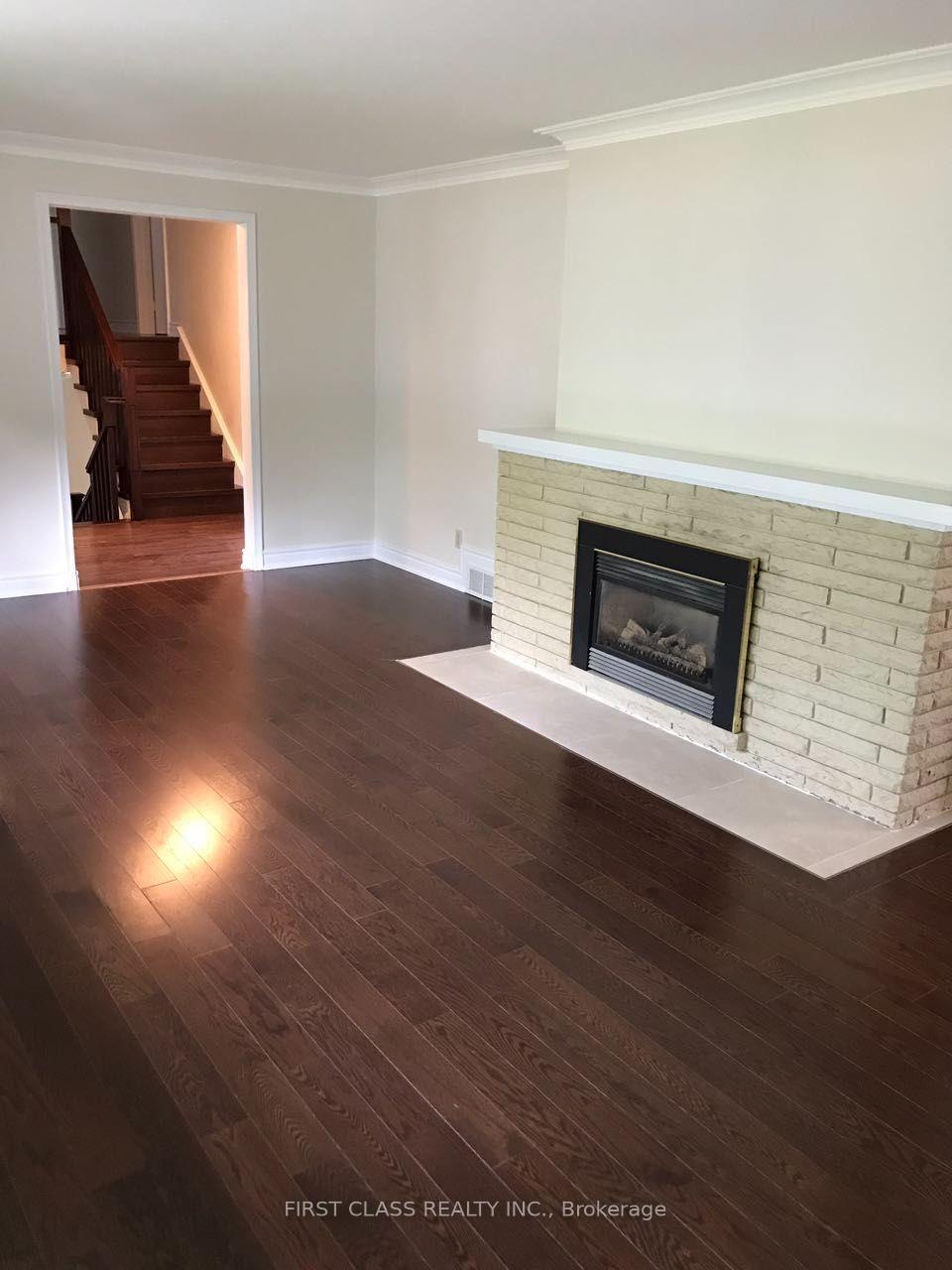 Photo 3 of 2113 Glenforest Crescent, Oakville, Ford — HOMEH