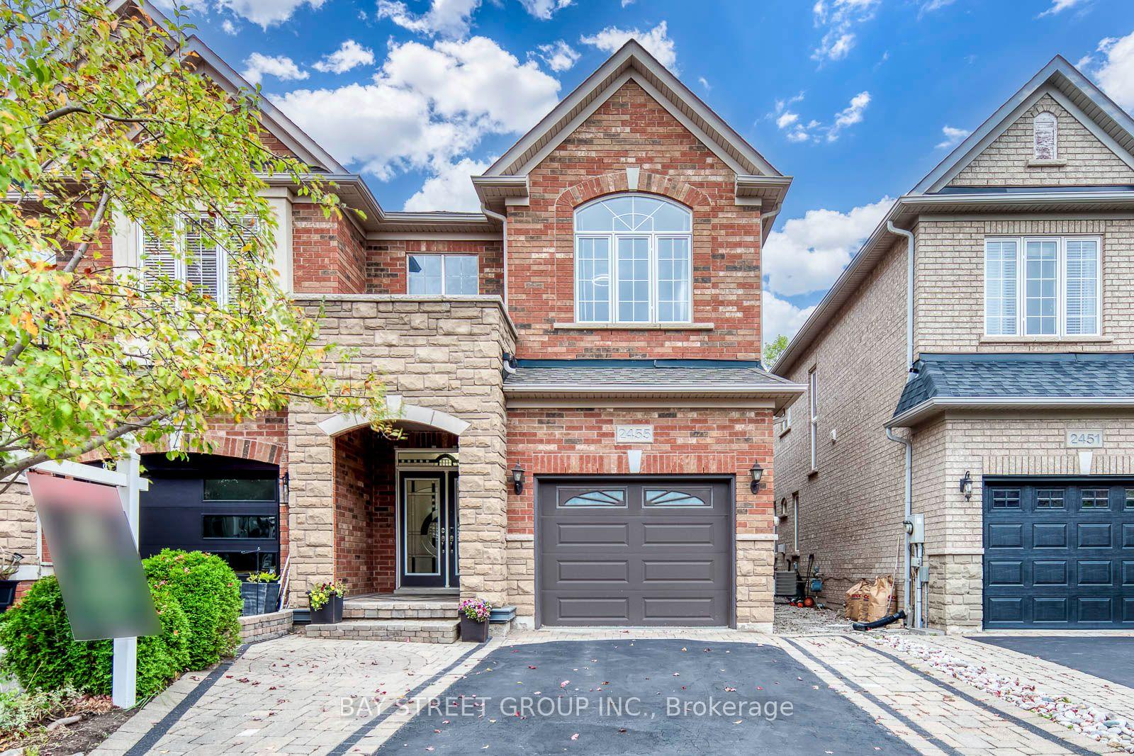 Photo 2 of 2455 Felhaber Crescent, Oakville, Joshua Creek — HOMEH