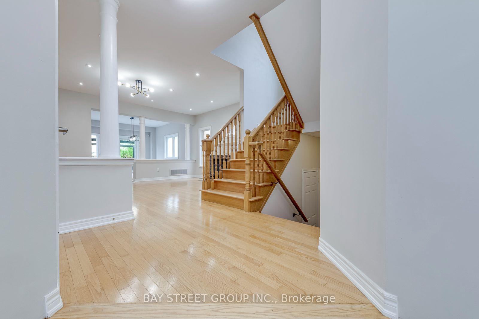 Photo 5 of 2455 Felhaber Crescent, Oakville, Joshua Creek — HOMEH