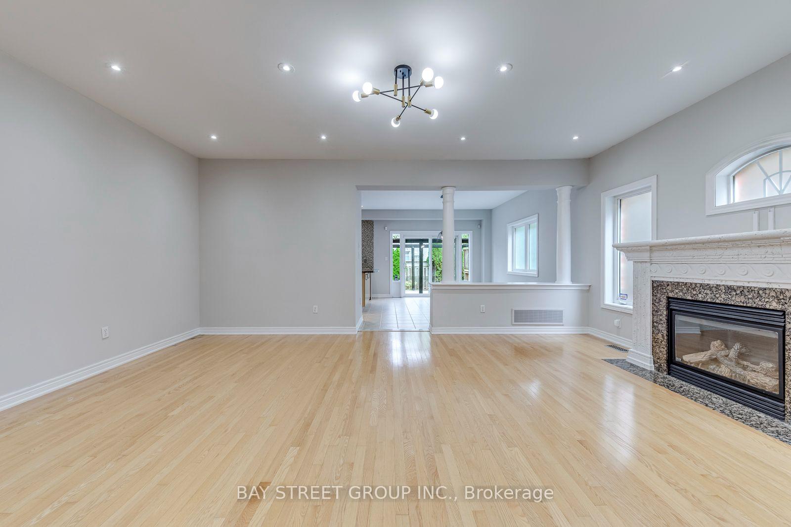 Photo 6 of 2455 Felhaber Crescent, Oakville, Joshua Creek — HOMEH