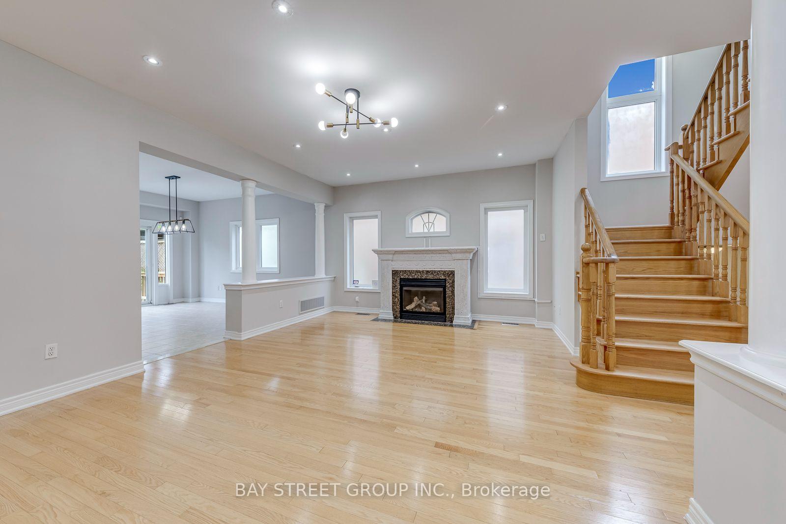 Photo 7 of 2455 Felhaber Crescent, Oakville, Joshua Creek — HOMEH