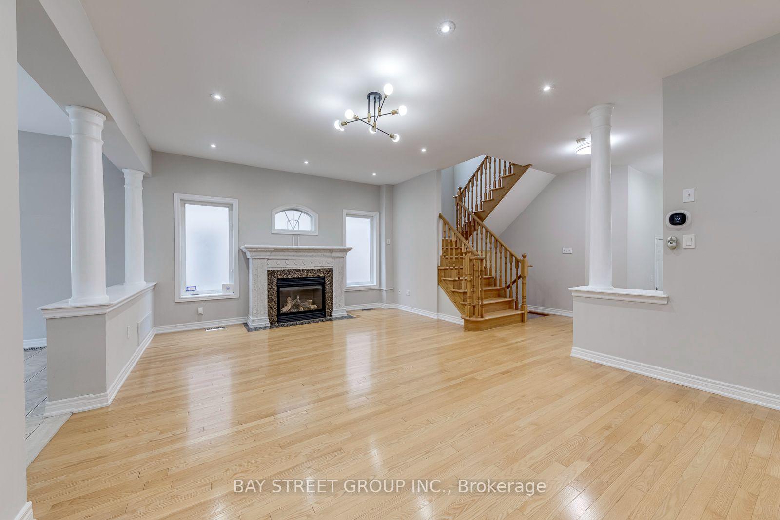 Photo 8 of 2455 Felhaber Crescent, Oakville, Joshua Creek — HOMEH