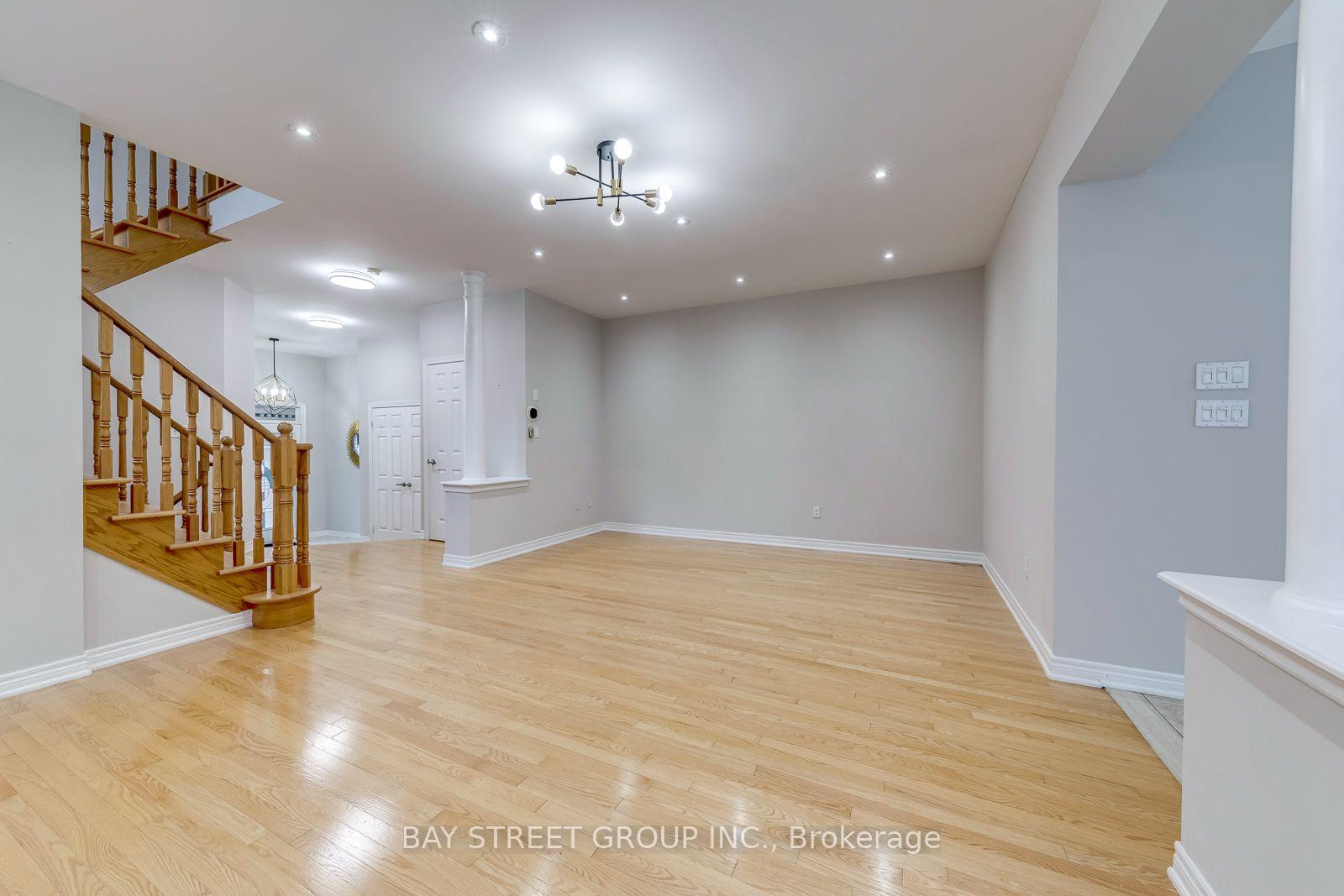 Photo 10 of 2455 Felhaber Crescent, Oakville, Joshua Creek — HOMEH