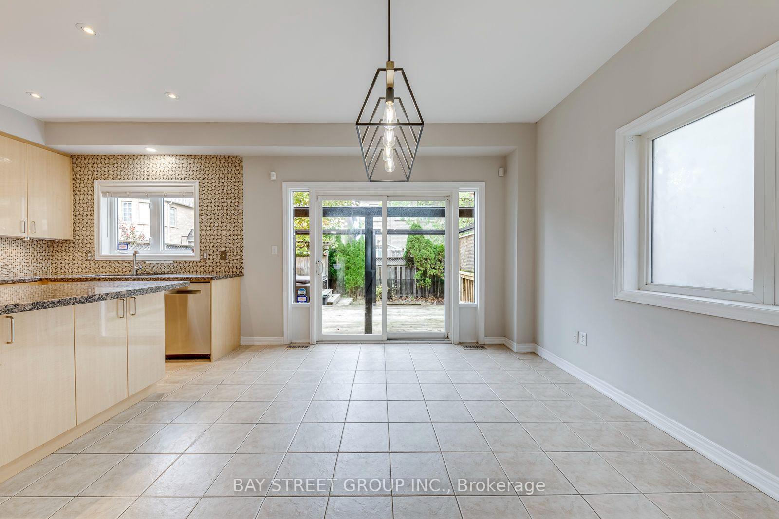 Photo 12 of 2455 Felhaber Crescent, Oakville, Joshua Creek — HOMEH